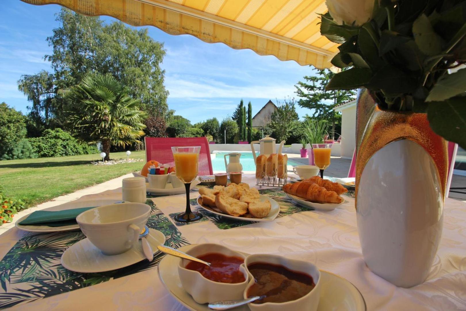 Les Carpes A Limoges Bed & Breakfast Exterior photo